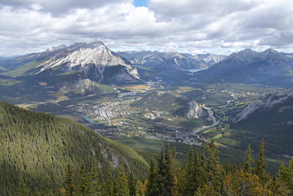 Banff Guided Tour with Gondola & Cruise - Canada Holidays : Canada Holidays