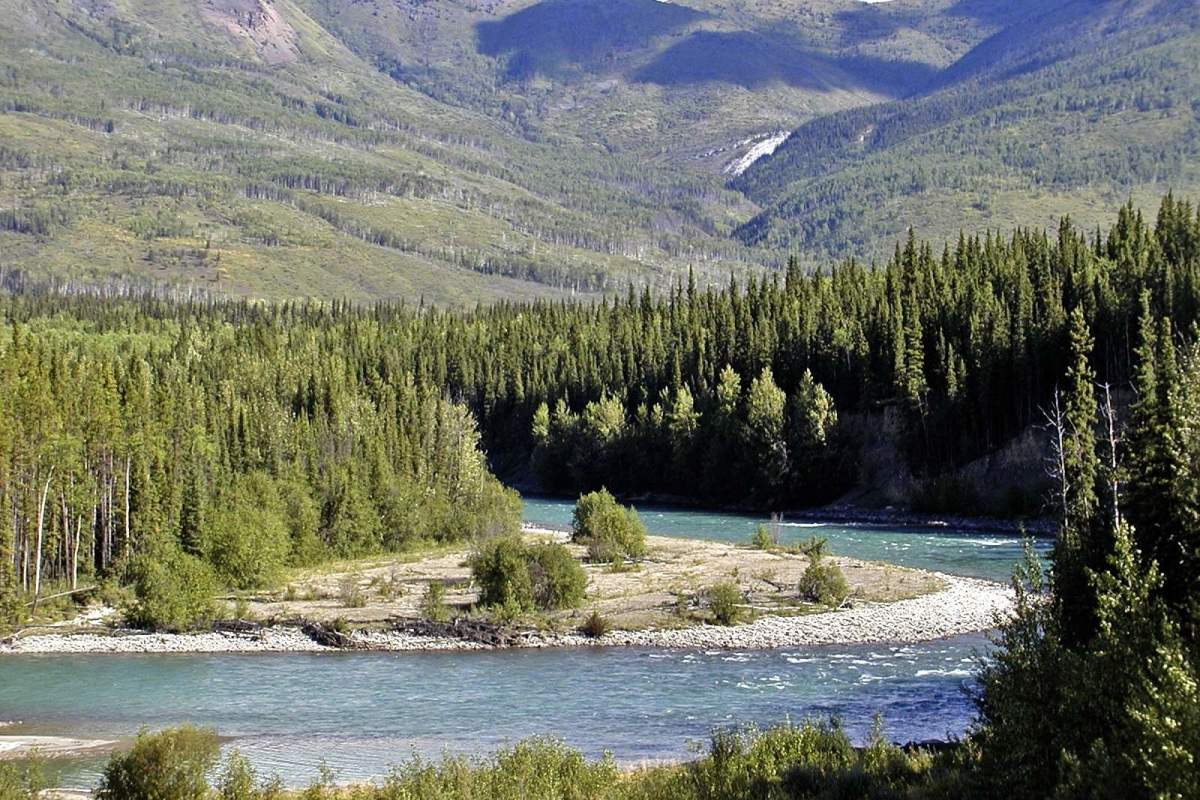 Canoeing On The Yukon River Canada Holidays Canada Holidays