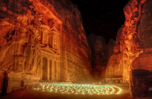 Petra_by_Night,_Jordan_Wiki